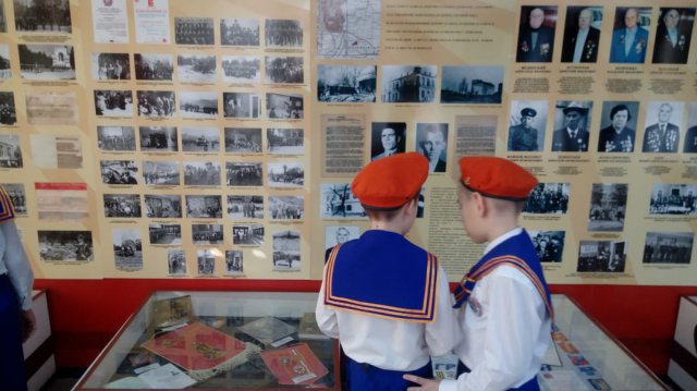 Экскурсия в Музее "ЦВПВМ" для учащихся г. Черкесска в рамках Месячника оборонно- массовой и спортивной работы