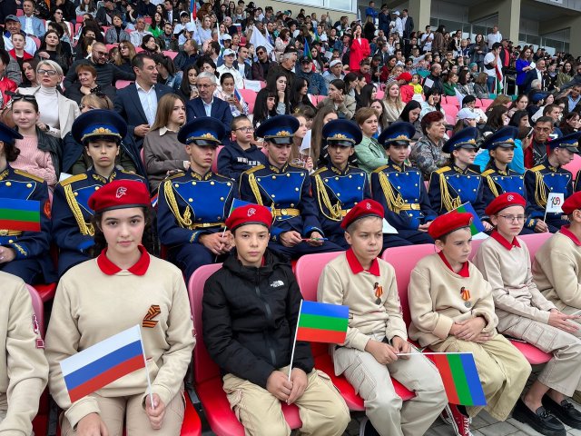 Участие воспитанников МБУ "ЦВПВМ "АВАНГАРД" г.Черкесска" в праздновании Дня Республики!