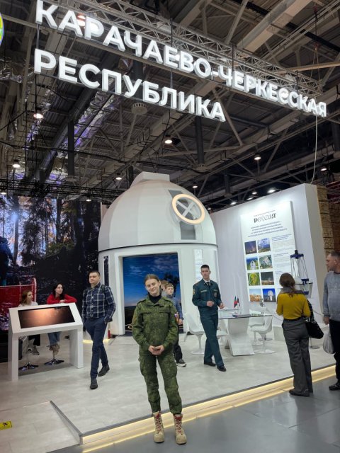 Следующая обзорная экскурсия для Астахова Матвея и Алекиной Арины по выставке-форуму «Россия» на ВДНХ. 
