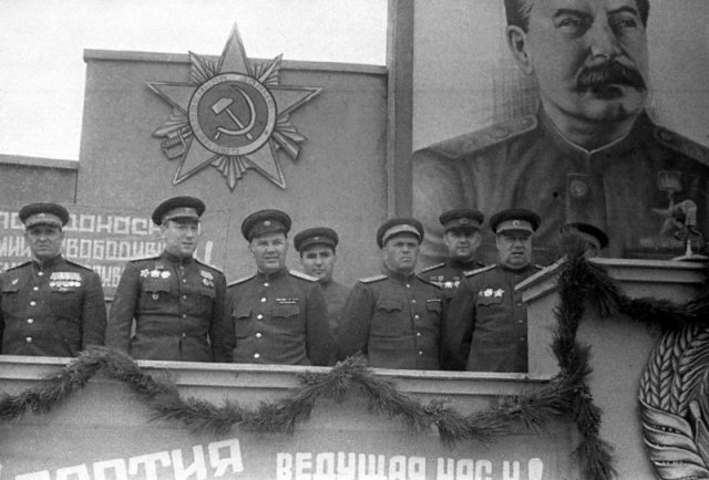 13 апреля 1944 года Красная Армия освободила Симферополь от фашистской оккупации