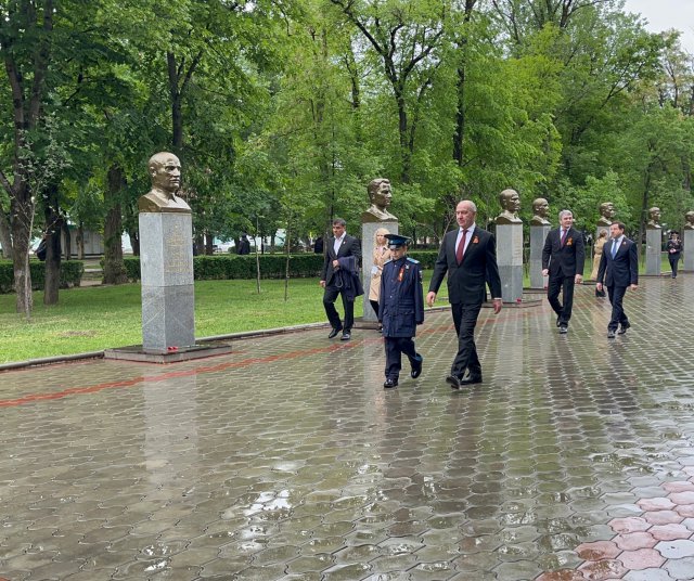 Возложение к Мемориалу Огонь Вечной Славы 9 мая 2024 года.